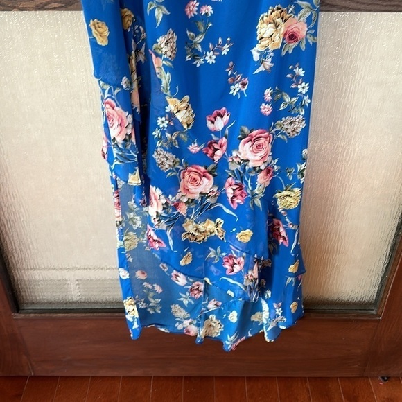 Slate & Willow
Blue Floral Maxi size 2 - Picture 8 of 14